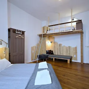 courtyard-apartment.find-berlin-hotels.com/